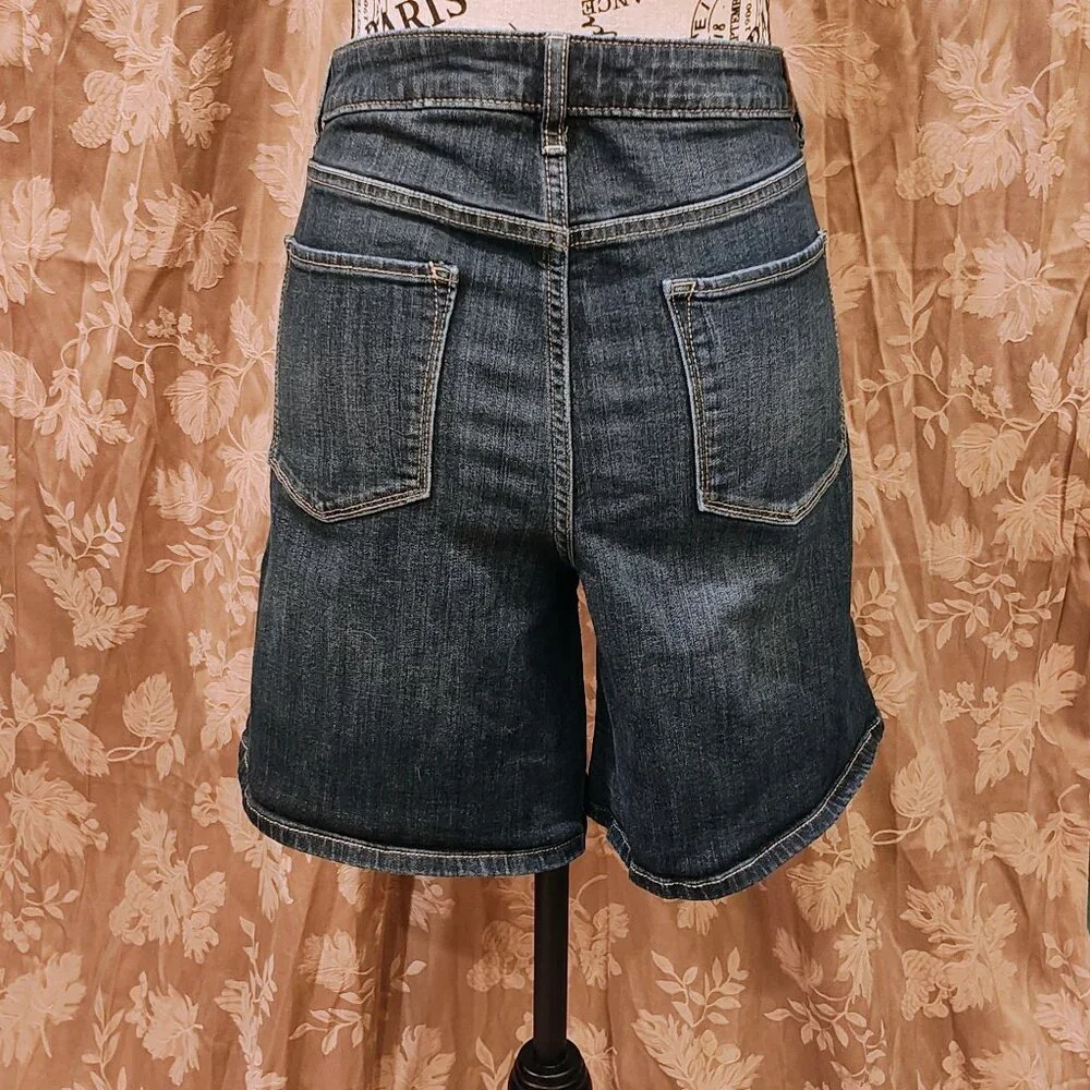 Simply Vera Vera Wang Mid Rise Denim Shorts, Size 16, Used - Picture 2 of 5